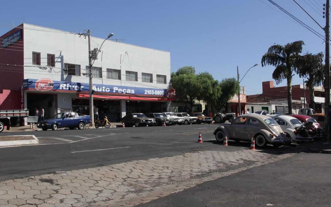 4º Pit Stop – Encontro de carros antigos e exóticos